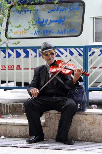 یاشا وکیلی،نوازنده دوره گرد،میدان ولیعصر،سال ۱۳۸۵
