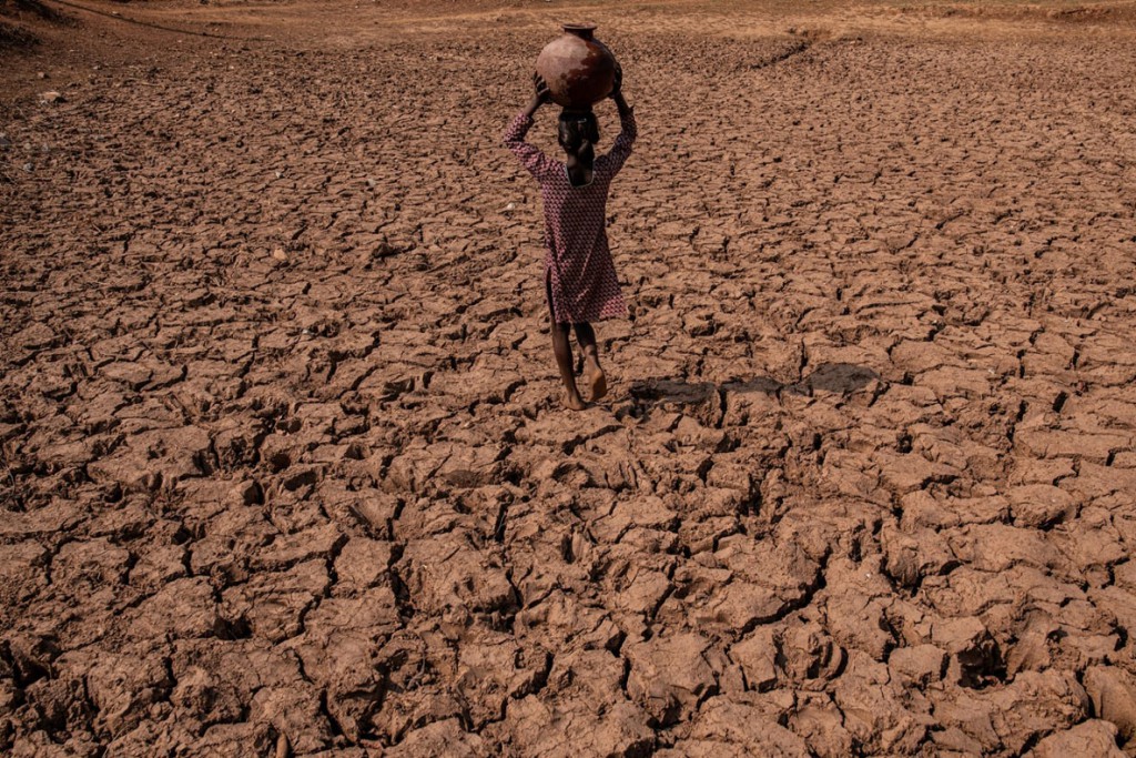 Bryan Denton. از مجموعه‌ی Drought and Deluge in India