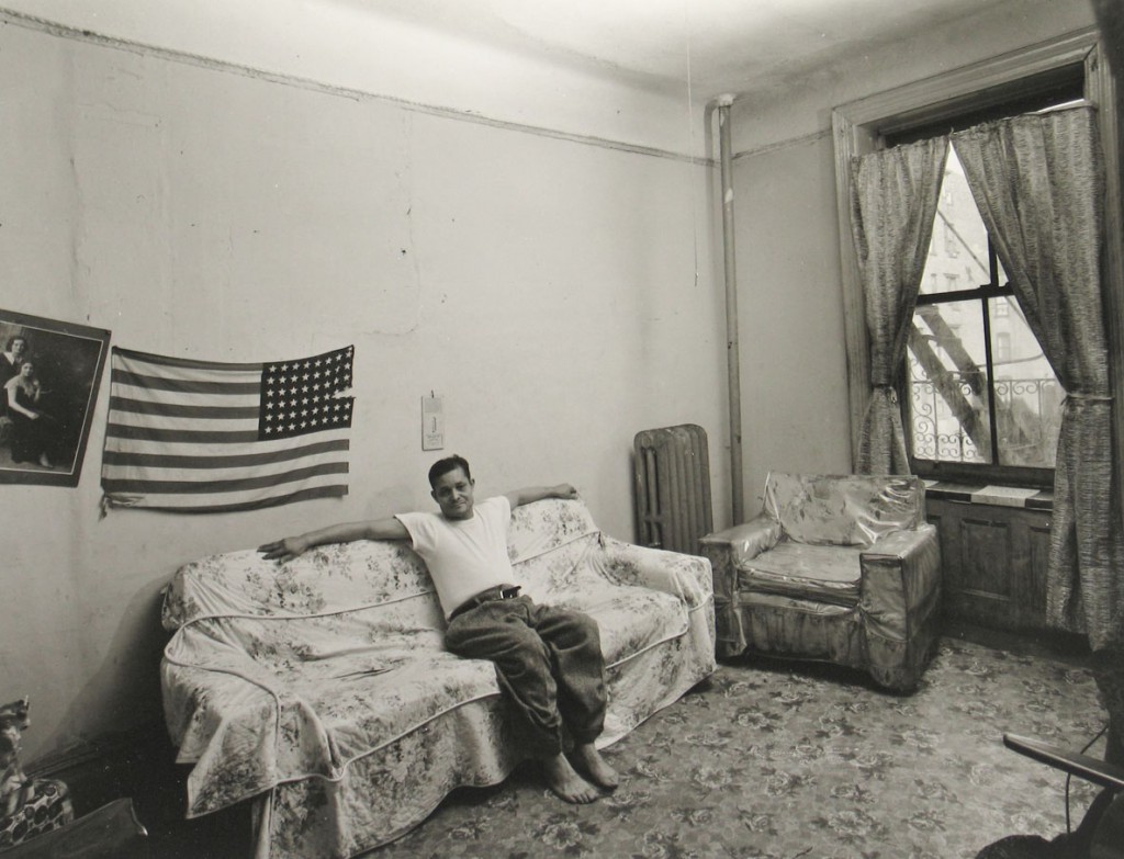 بروس دیویدسن. از مجموعه‌ی «خیابان صدم شرقی»، نیویورک، بین 1966 – 1968