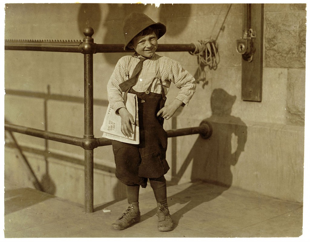 لوئیس هاین. اوئیجی، شش ساله، روزنامه‌فروش، سکرامنتو، کلیفرنیا، 1915