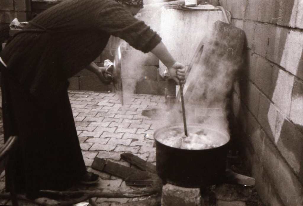 سرحاد از ماردین، ترکیه، عکسی از مادرش در حال آشپزی گرفته است.