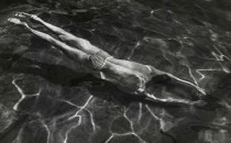 قدرت عکاسی: آندره کرتس، شناگر زیر آب