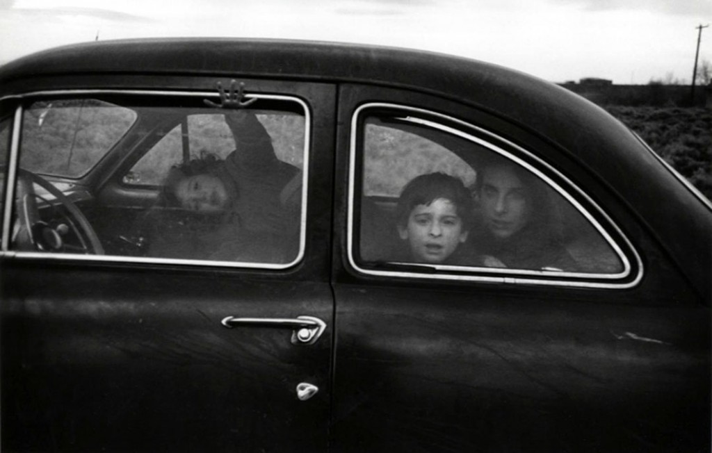 رابرت فرانک. «خانواده در جاده»، 1955