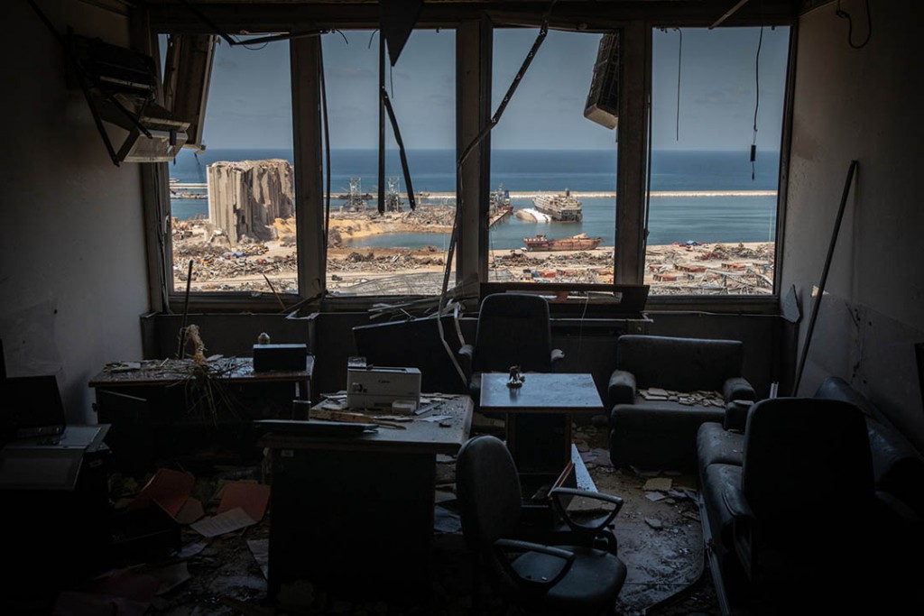Chris McGrath از گتی ایمیجز. از مجموعه «انفجار بیروت». مقام سوم بخش «مجموعه‌عکس خبری» مسابقه عکاسی استانبول 2021