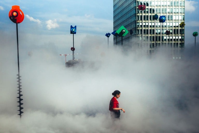 Hervé Chatel. «معلق در آسمان»، از فینالیست‌های مسابقه عکاسی خیابانی لنزکالچر 2021