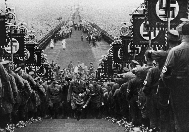 Heinrich Hoffmann. هیتلر در راهپیمایی حزب نازی، 1934