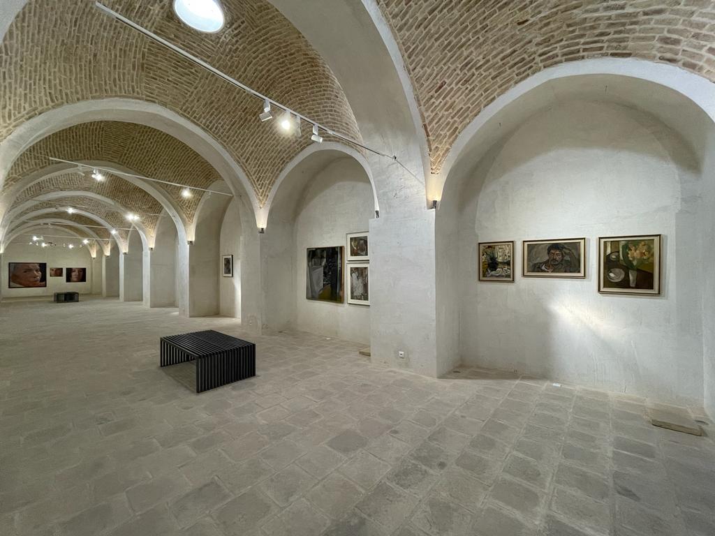 گالری هشت‌چشمه کاشان، فضای نمایش آثار هنرهای تجسمی