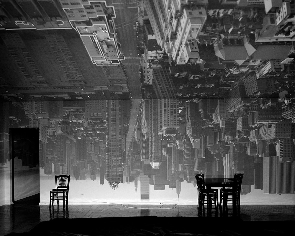 Abelardo Morell. «نمای منهتن در اتاق» (عکاسی از طریق پین هول)، 1996